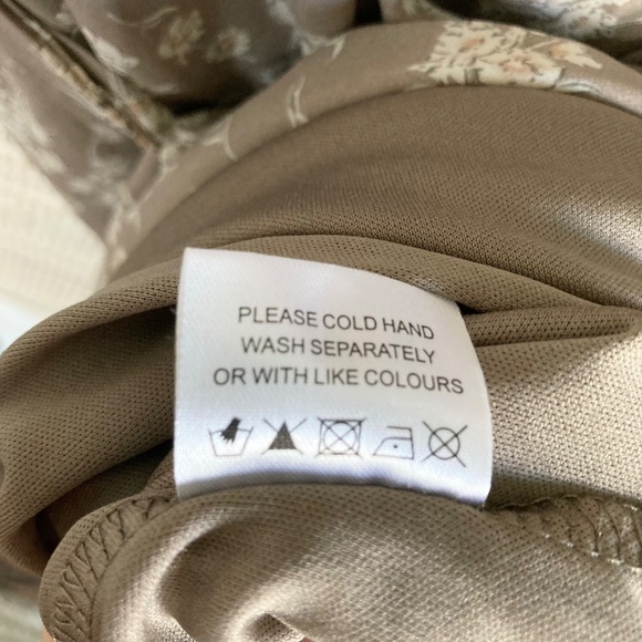 Ramona Ditsy Floral Midi Dress in Champagne - Picture 8 of 9